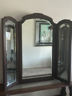tri-panel vanity mirror