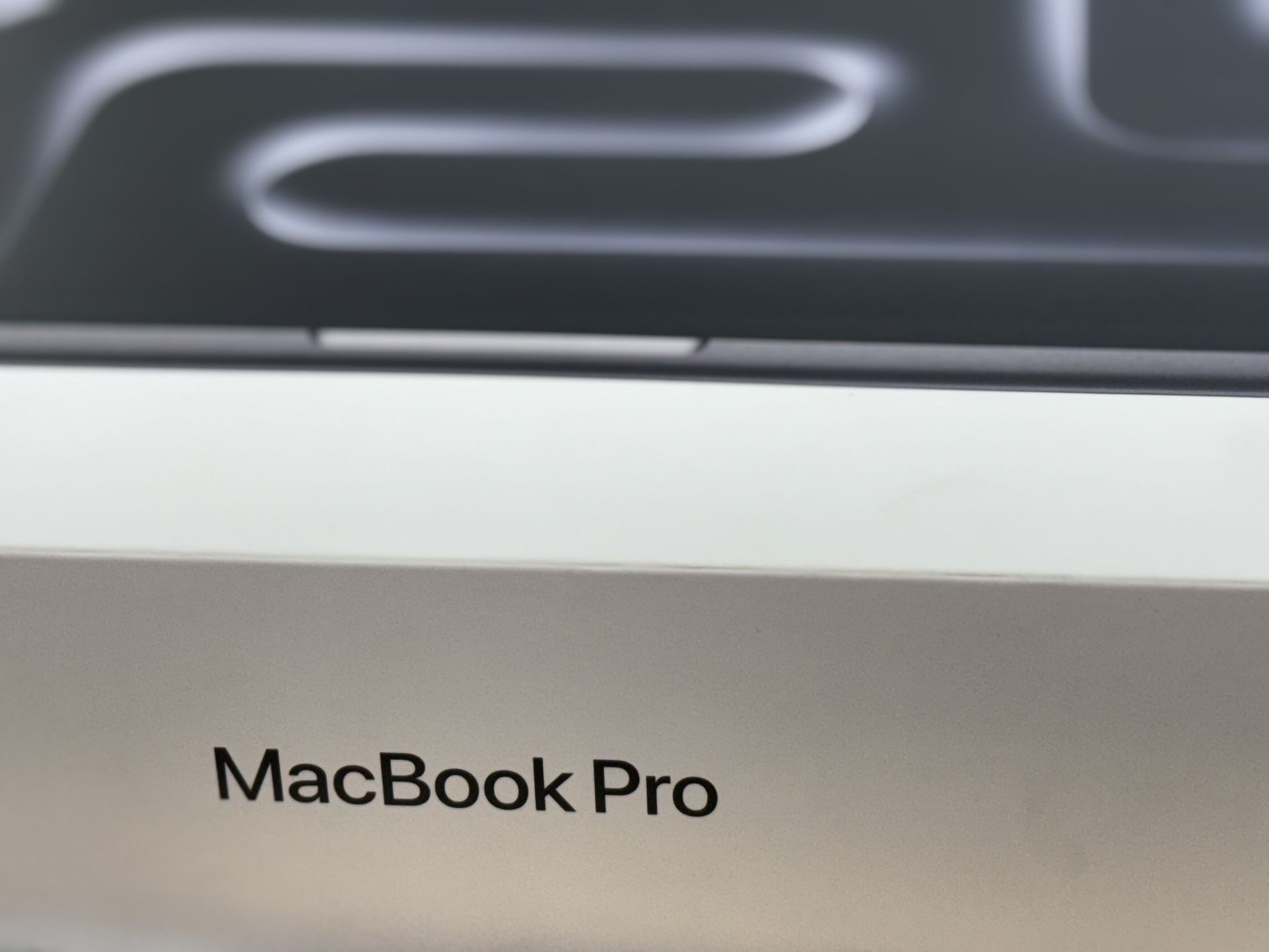 Brand New 14-inch Macbook Pro =-m4 Chip - 16gb Memory-512 Gb Storage 💻 💻 💻🔥on Sale