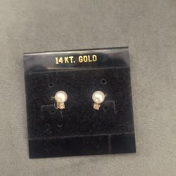 14k Small Pearl And Diamond Earrings 
