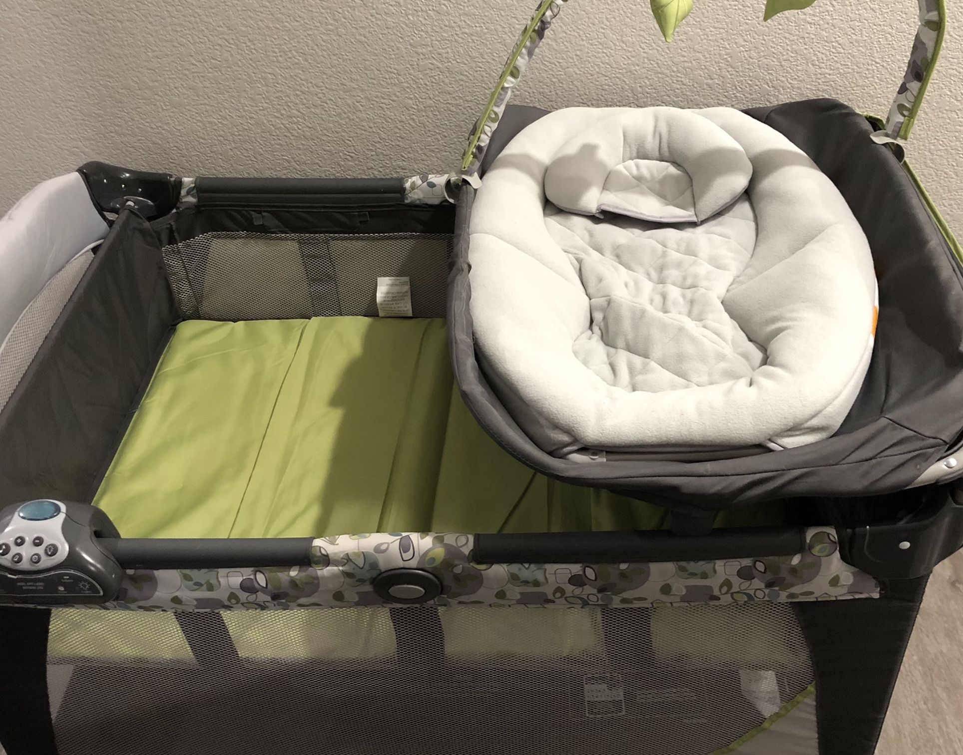 Graco Newborn Napper Pack and play