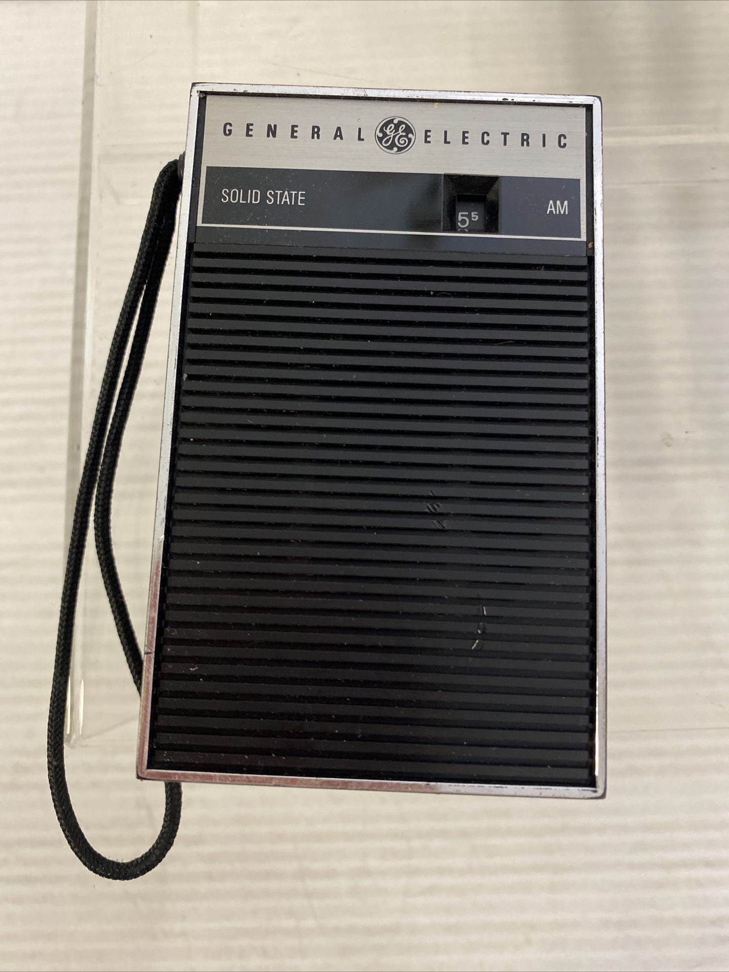 Vintage GE Transistor Radio General Electric P - 2790 With Vintage GE Transistor Radio General Electric P - 2790 With