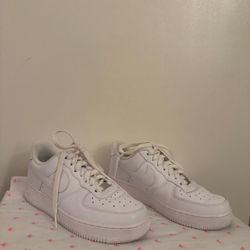 White Nike Air Force 1 ⟢ Size 8.5 in W ⟢ Size 7 in M