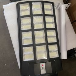 1000 Watts 1512 LED Solar Street Light With Post and Remote