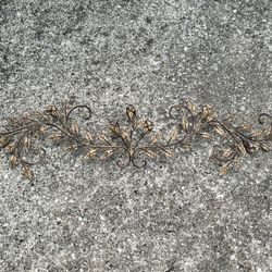 Scrolling Metal Wall Hanging Decor