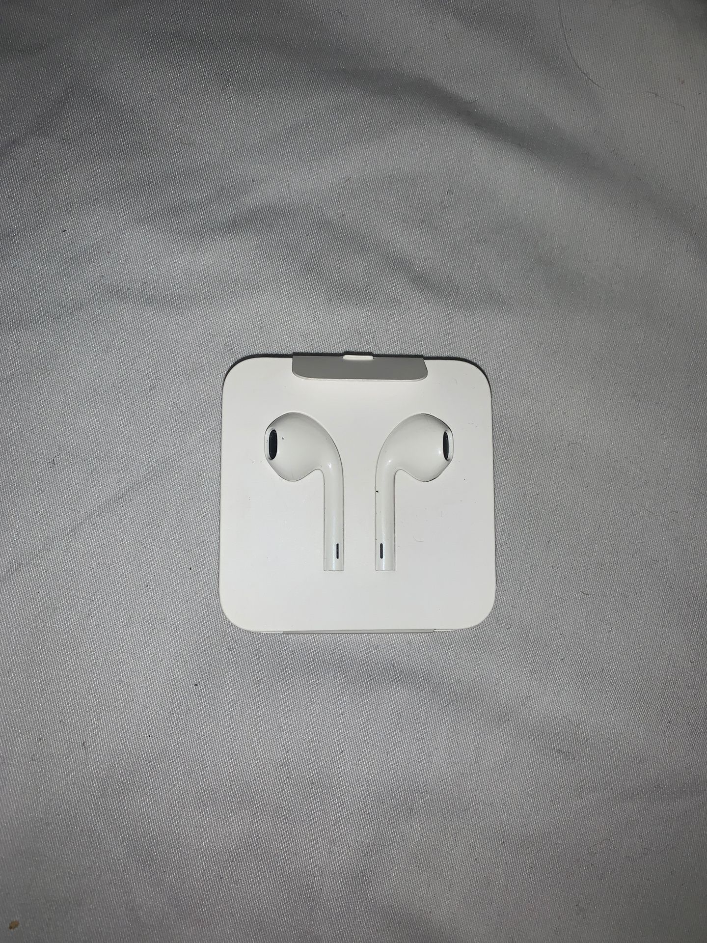 Apple earbuds- headphones