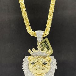 14k solid Gold Byzantine chain and lion face with diamond , necklance gold pendant