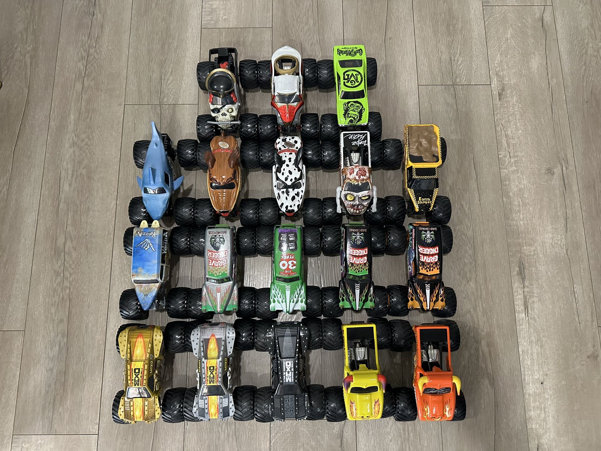 Monster jam 1/24 scale trucks 3 of them signed by drivers 18 trucks total