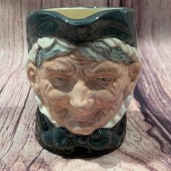 ROYAL DOULTON MEDIUM TOBY MUG--GRANNY D6384