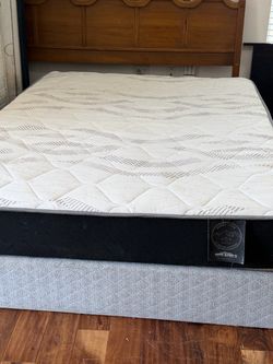 USED QUEEN SIZE MATTRESS ONLY