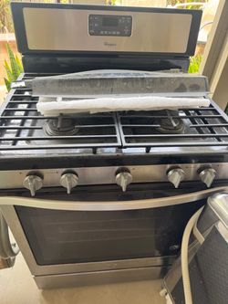 Whirlpool Gas Stove and Over The range Microwave!