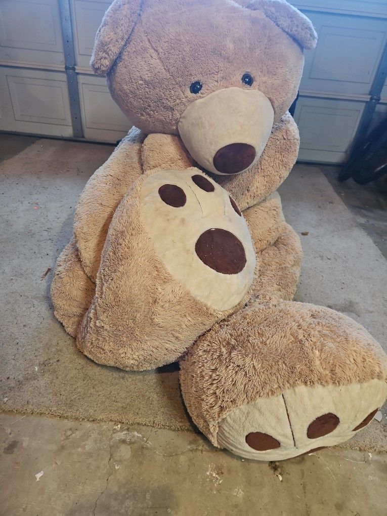 Giant Teddy Bear 