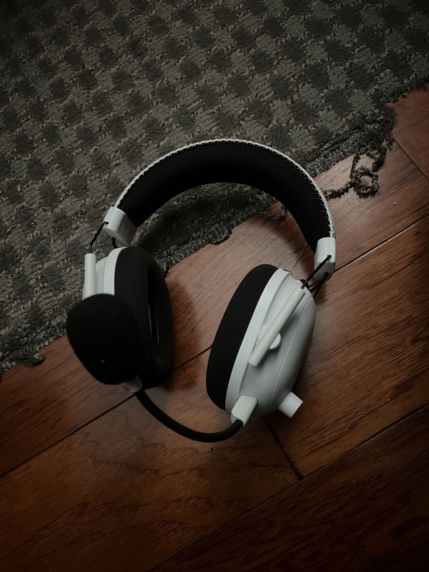 Razor Wireless Headset and Wired Keyboard