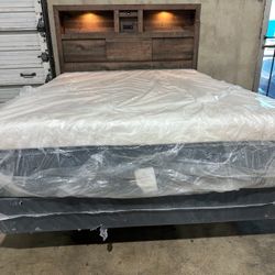 NEW QUEEN SIZE WOOD HEADBOARD WITH PROMOTIONAL MATTRESS AND BOXSPRING INCLUDING BLUETOOTH SPEAKERS LIGHTS AND USB PORTS 