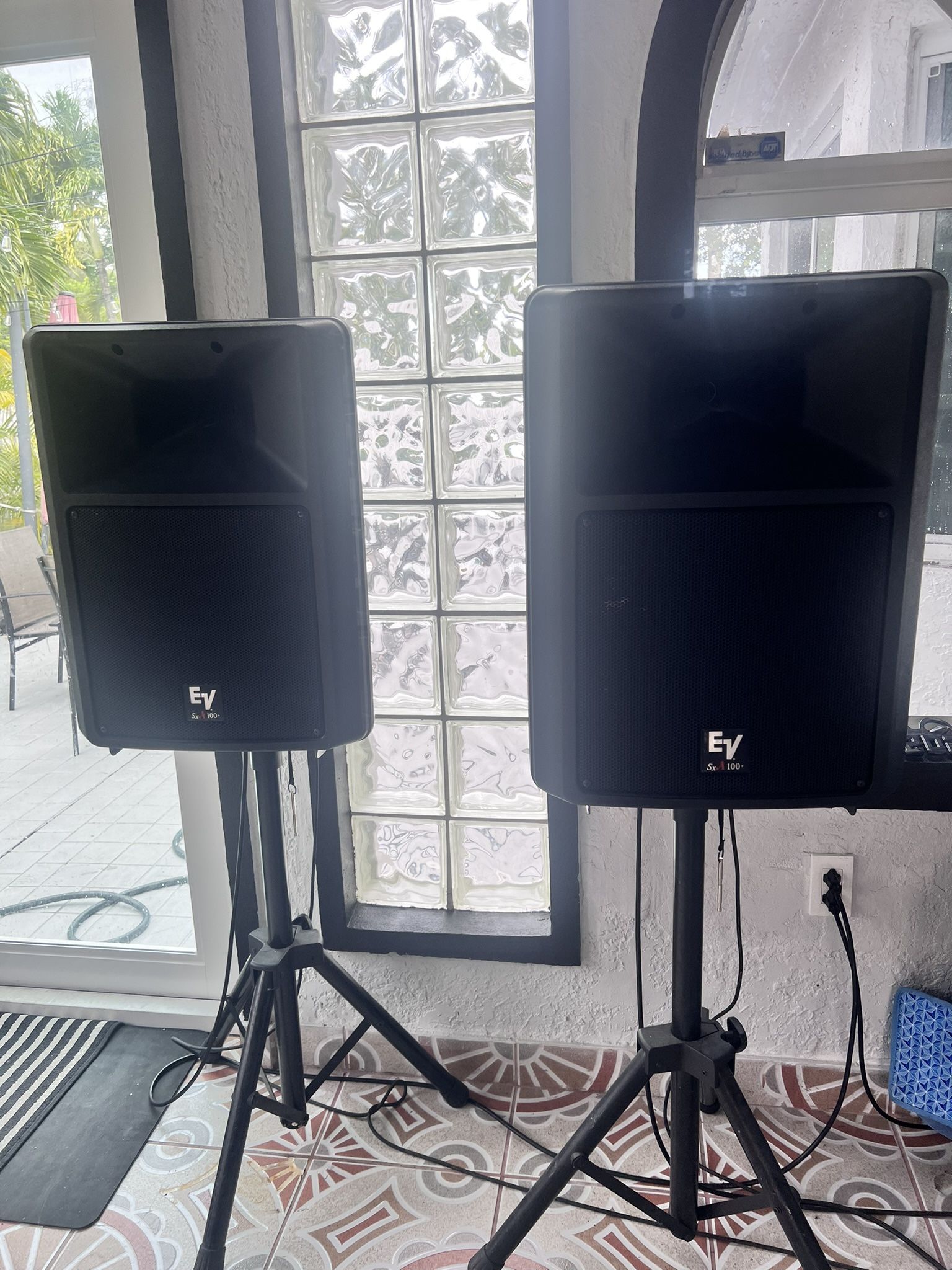 EV Speakers With Stands
