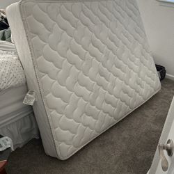 Serta full Size Matress