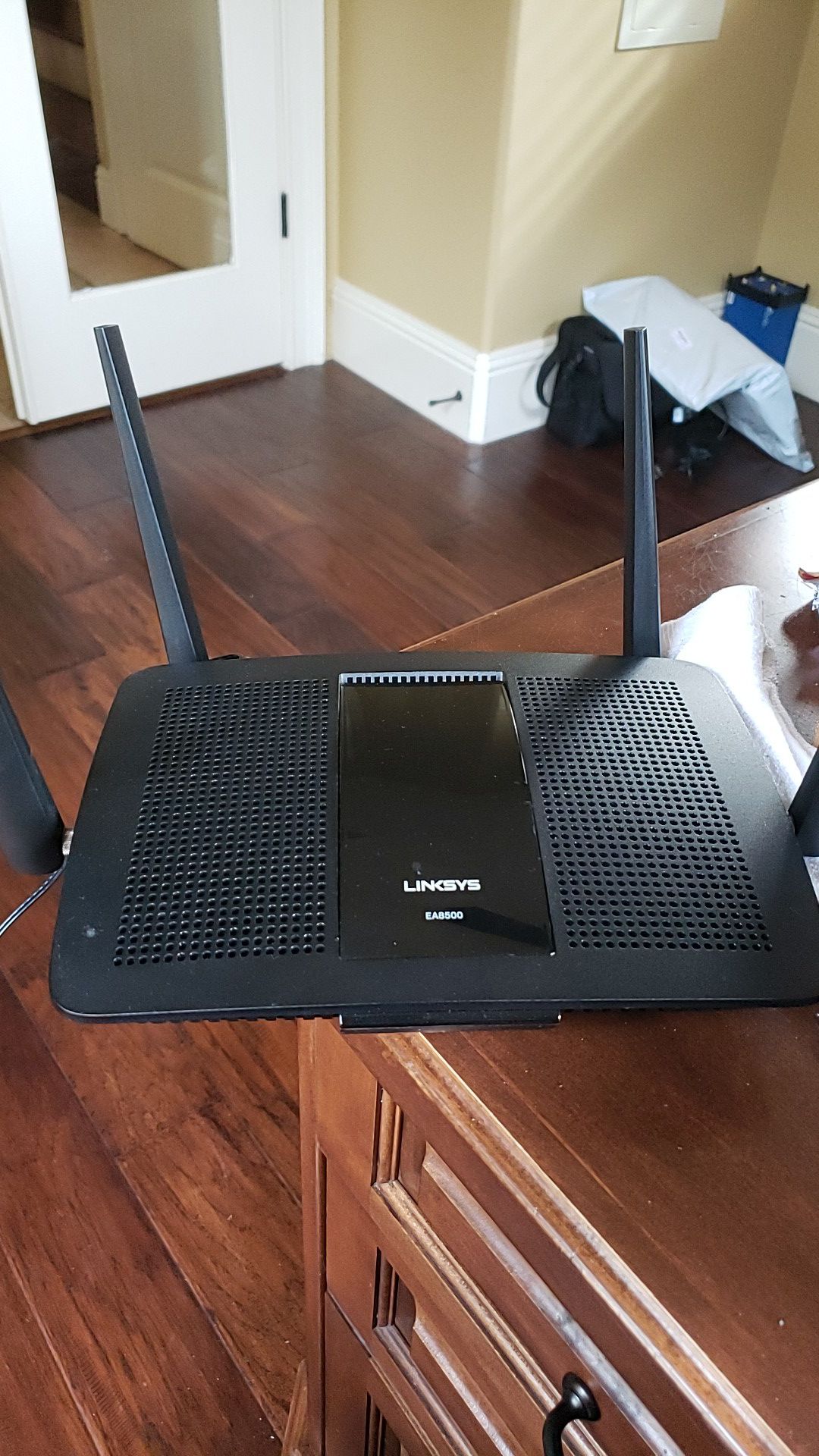 Linksys EA 8500 wifi router