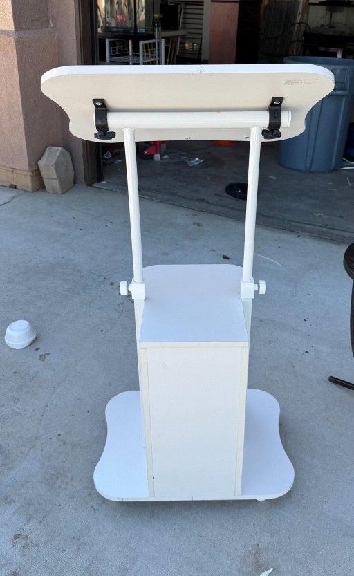 Adjustable Podium
