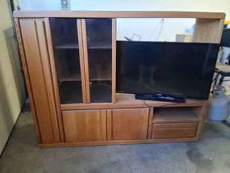 Entertainment center