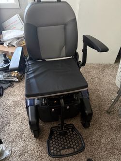 Electric wheelchair