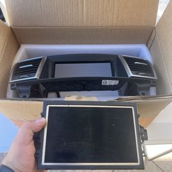 2017 Mercedes gls 450 radio screen (OEM)