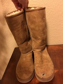 Uggs size 7 or 7 1/5 women