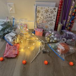 Holiday Decor & Gift Wrapping Bundle - Excellent Condition