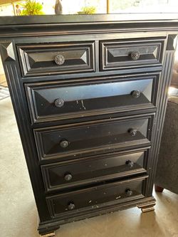 Sturdy dresser
