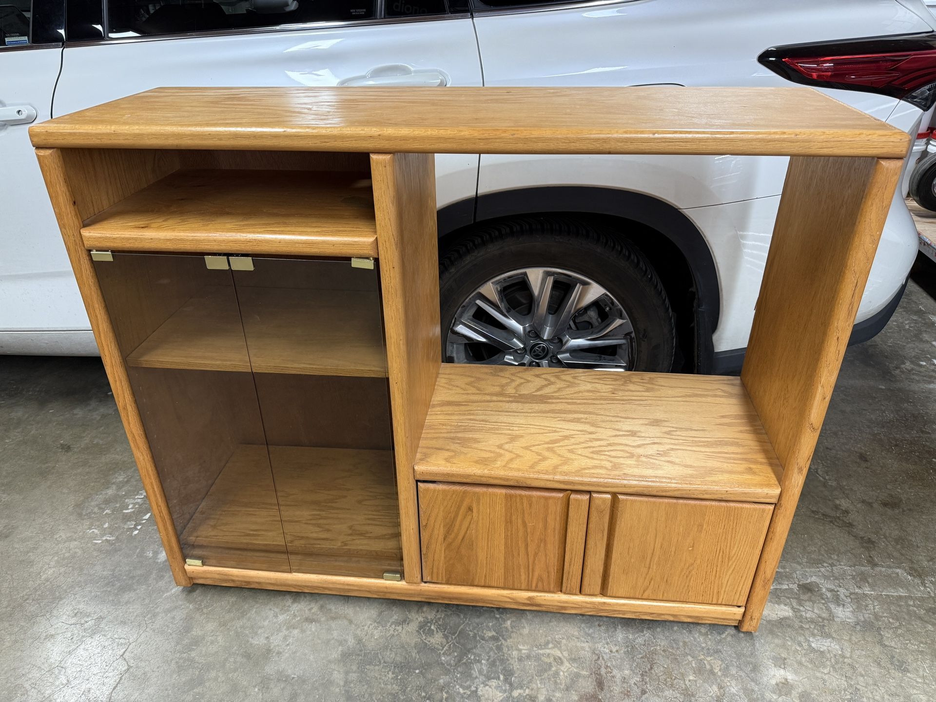 Oak Tv Entertainment Stand FREE