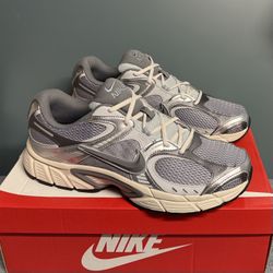 $65 Men’s Nike V5 Brand New Size 9.5 / 11.5 / 13 (Women’s 11)