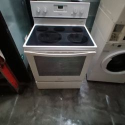 Stove Whirlpool Electric Everything Is And Good Working Condition 3 Months Warranty Delivery And Installation 