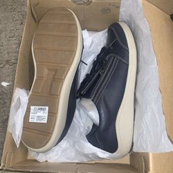 Clarks Collection UNISEX Wide Width Navy ShoeCushioned,SIDEZIP MENS 9 WOMENS 11