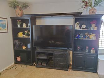 Entertainment center