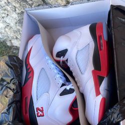 Jordan 5 Retro Fire Red Black Tongue (2025)