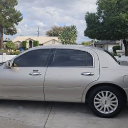 2003 Lincoln Town Car