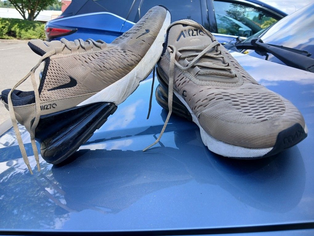 Men's Size 9.5 Nike Air Max 270
