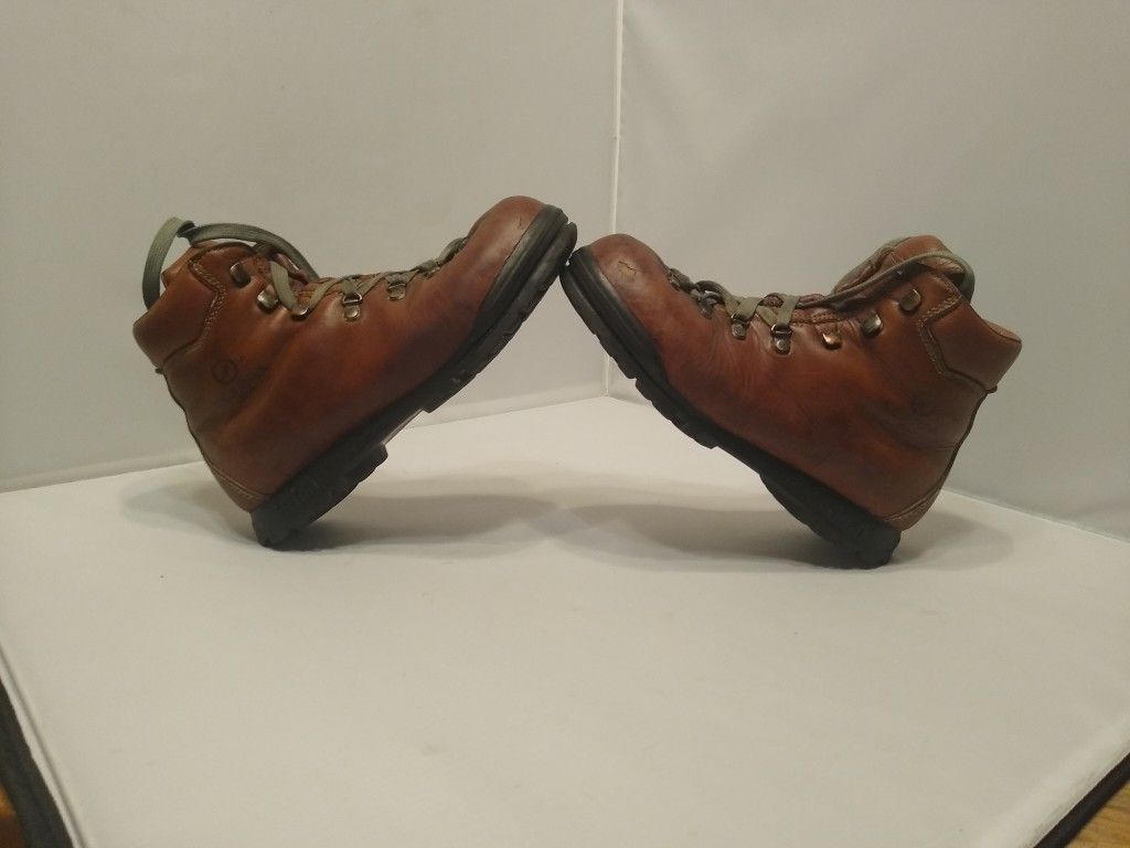 Vintage SCARPA Asolo Attak 35820 Size 40 Euro  Vintage Leather Hiking Mountaineer Boots Mens  Size 9