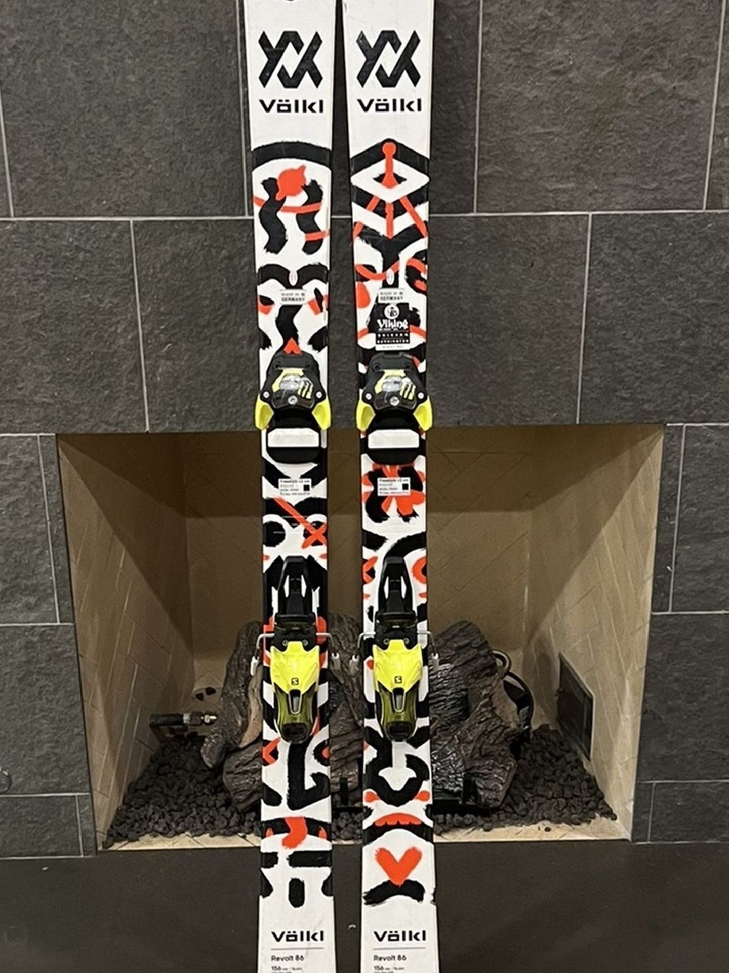 Volkl Revolt 86 Park Skis 156cm for Sale in Chicago, IL - OfferUp