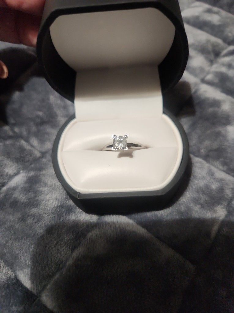 10K WHITE GOLD 1CT RING. SIZE 7. NEW WITHOUT TAGS