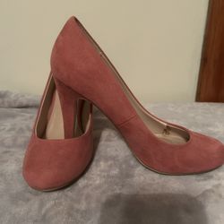 Size 7 Kelly & Katie Heels in Coral