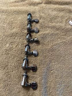 6 in-line guitar tuners