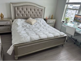 ***Bedroom Set - King size bed- for sale***
