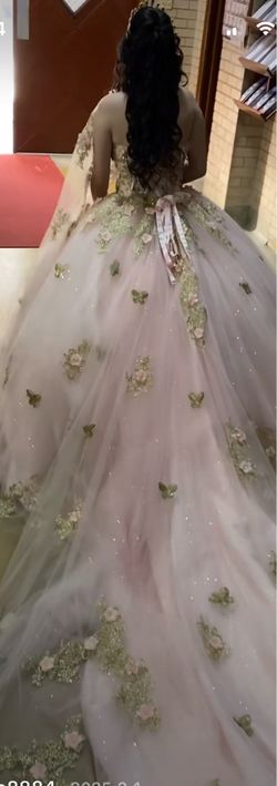 Quince dress comes with cape color light pink with gold butterflies