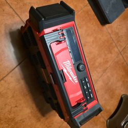 Milwaukee M18 Packout Radio + Charger