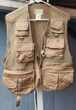 2 fishing vests - Ausable & Dan Bailey
