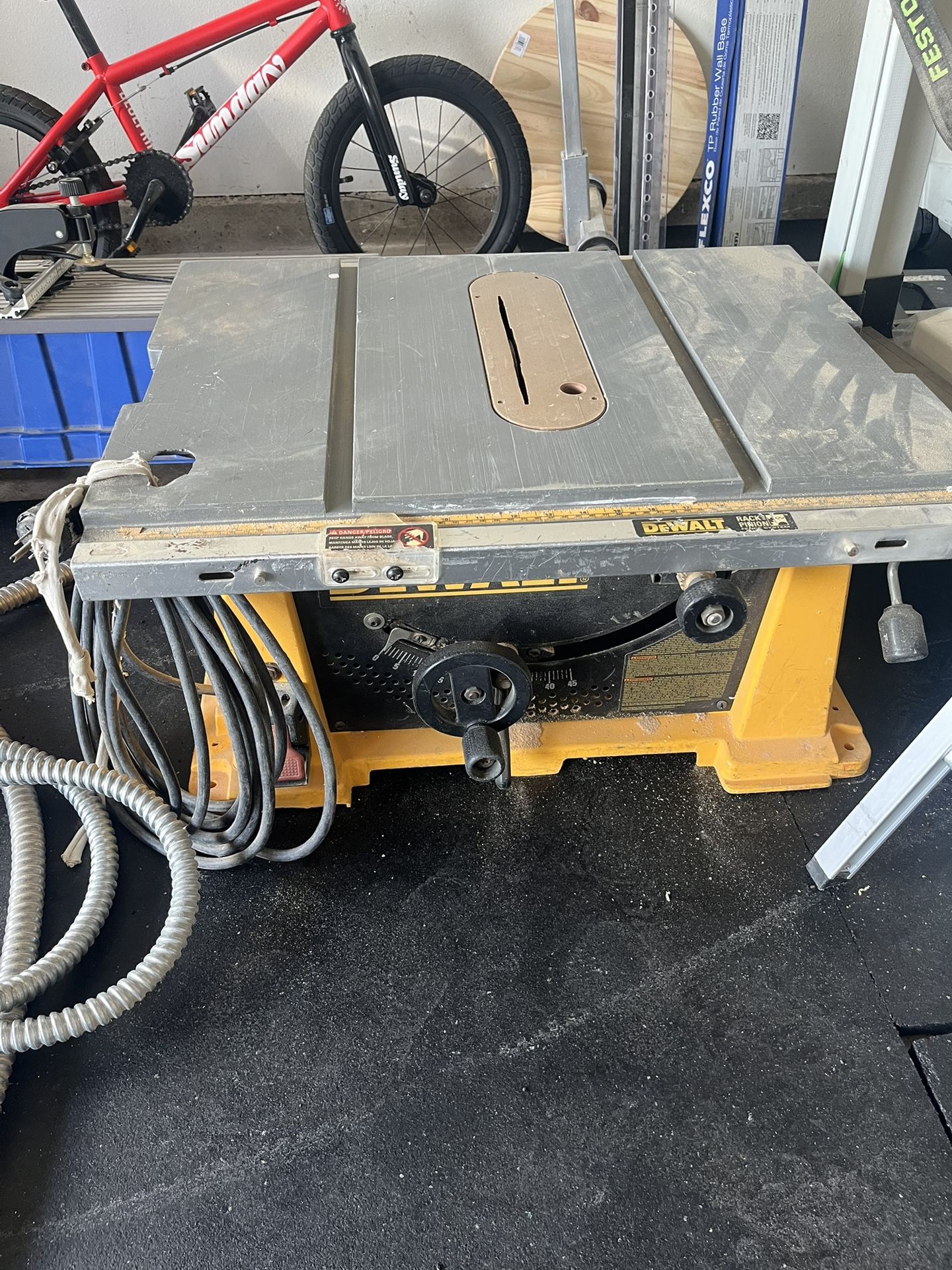 Dewalt 10" Jobsite Table Saw