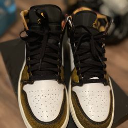 Nike Air Jordan Men's 1 Mid SE