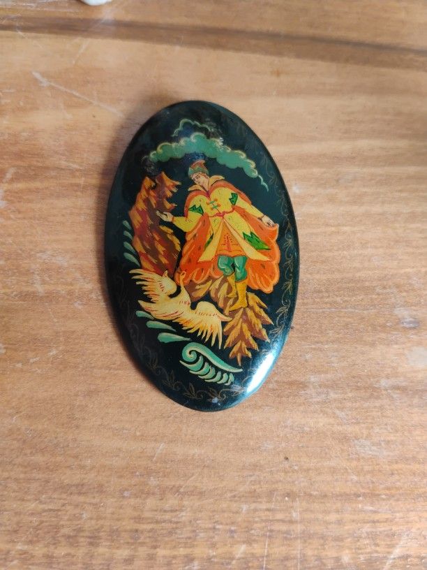ANTIQUE WOODEN RUSSIAN BROOCH