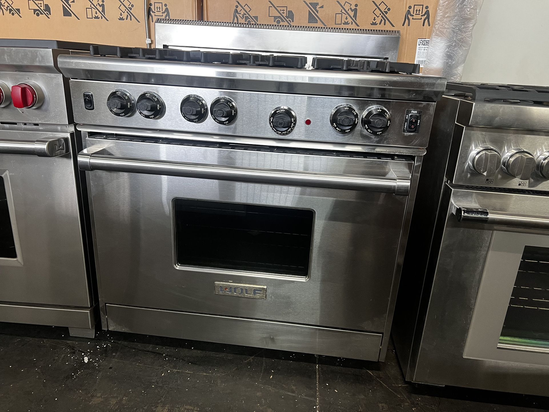 Wolf 36”Wide All Gas Range Stove In Stainless Steel 6Burners