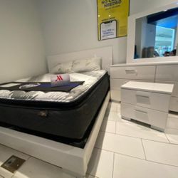 *Spooky Sale Event*---Renaissance Charming White Queen/King Bed And Dresser/Mirror Sets---Starting At $699---Delivery And Financing👍 