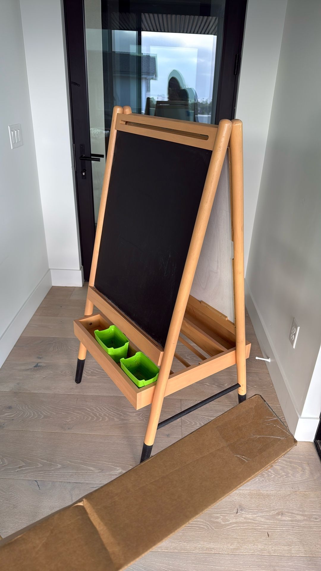 Crate And kids Art easel